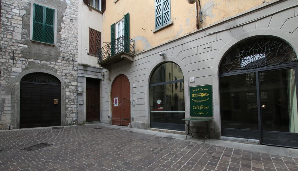 Ancient Courtyard Bonanomi In Como Historic Centre 외부 사진